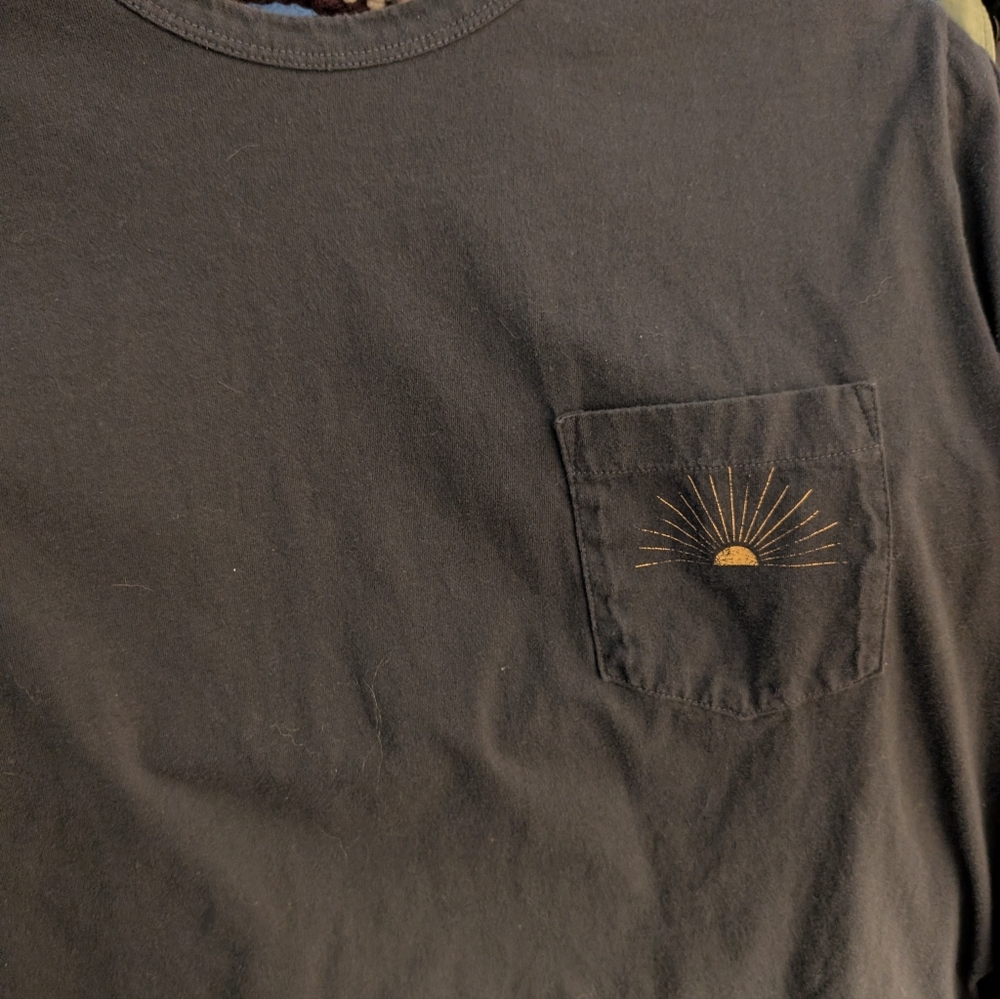 Faherty Brand Men’s Bundle: Sun Pocket Tee, Quarter-Zip Pullover - Picture 7 of 7